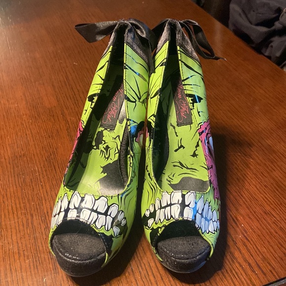 Iron fist heels - Picture 2 of 3